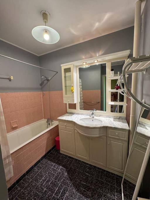 Appartement Calme Proche De La Mer Avec Parking Villers-sur-Mer Luaran gambar